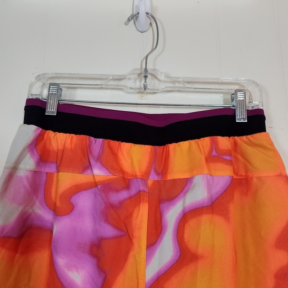Fabletics 5" inseam Fundamental Short II Lined Orange purple Size Small NWT - Picture 11 of 16
